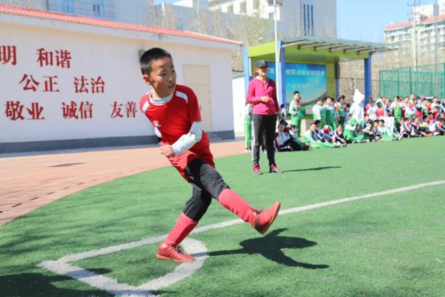 美记：湖人找来了一堆替补球员 球队在3和4号位上依然存在漏洞